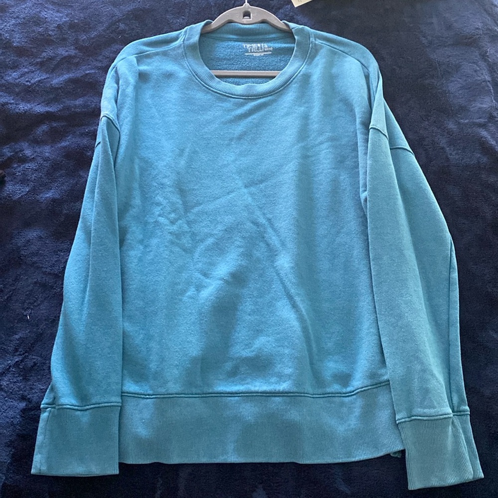 Long sleeve/ crew neck